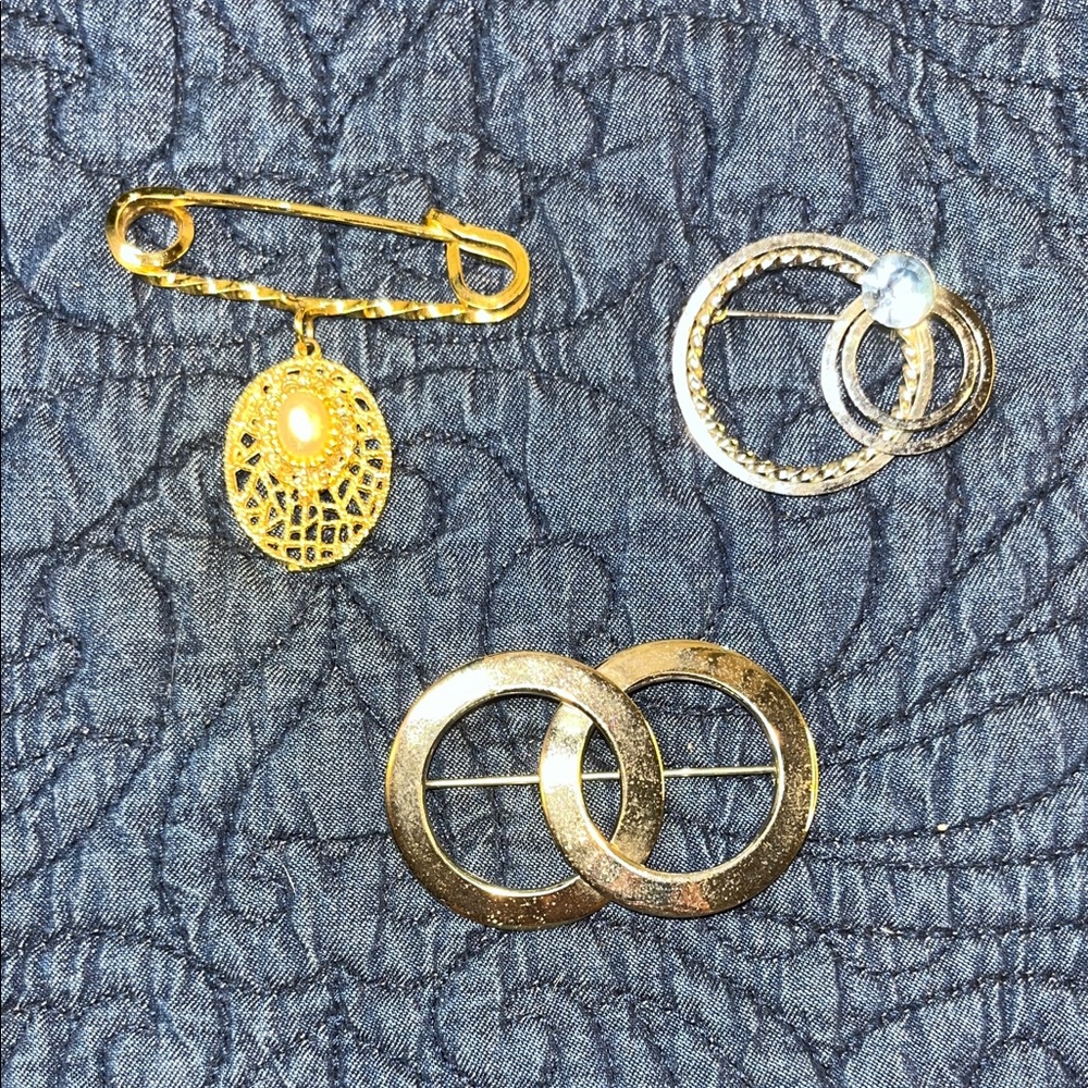Elegant Gold and Silver Brooch Set